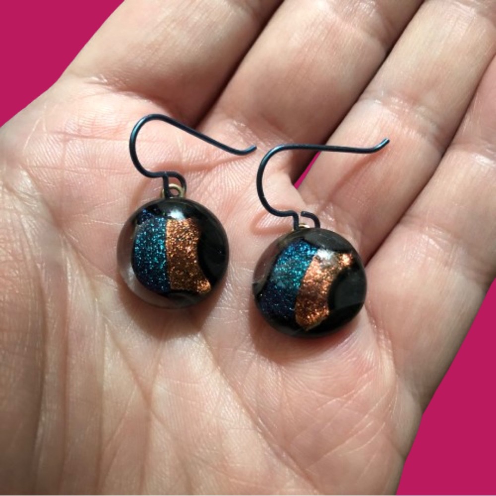 🚨🚨🚨🚨FINAL SALE!!!🚨🚨🚨🚨 Northern Lights Glass style art glass dangle earrings READ